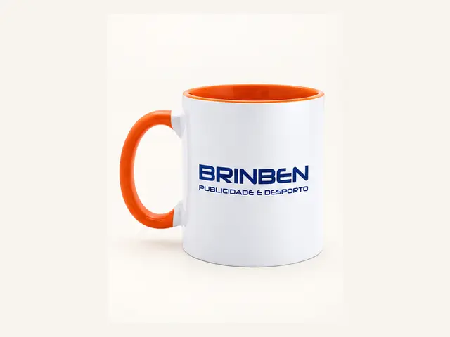 Caneca branca com interior e alça laranja