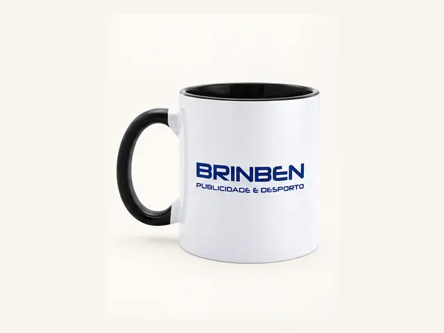 Caneca branca com interior e alça pretos