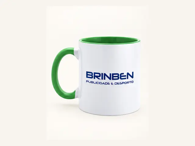 Caneca branca com interior e alça verdes