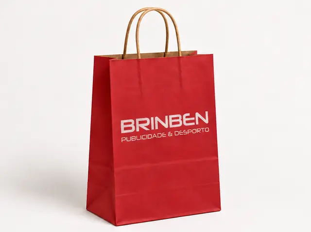 Saco de papel médio vermelho com logótipo BRINBEN